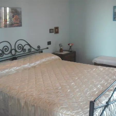 فندق مبيت وإفطار Da Levi Piana Del Sole 3*
